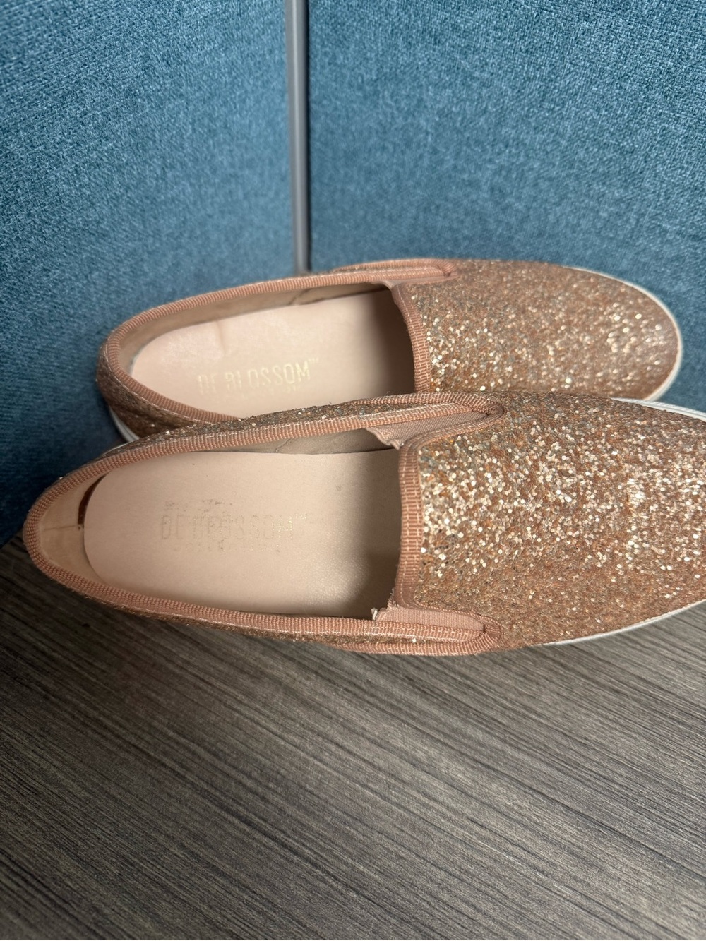 De Blossom Collection Rose Gold Glitter Slip On Sneakers Cherry-41 Womens 8 - Picture 4 of 8